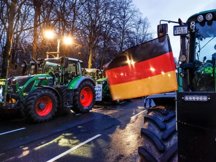 Thousands of farmers demonstrate with their tractors against the planned cancellation of the