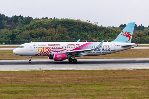 A Loongair Airbus A320 aircraft with the registration B-8336 and the 19th Asian Games, Hangzhou