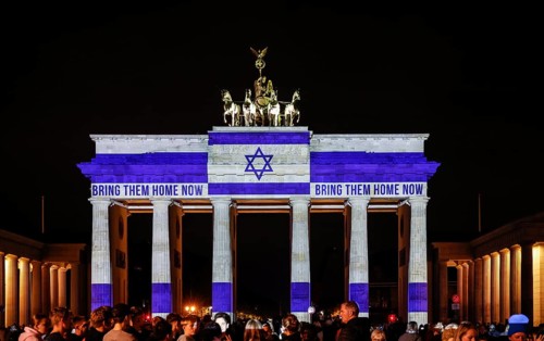 Light installation at the Brandenburg Tor in solidarity with the victims of Israel and the people