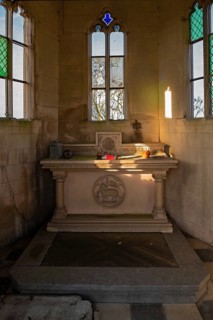 Vliegenierskapel, neglected WWI commemoration chapel for World War One aviator Paul de