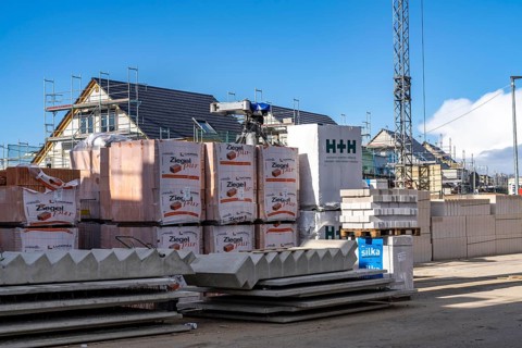 New-build neighbourhood, around 140 detached and semi-detached houses being built in the south of