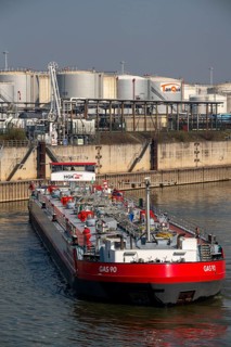 Duisport, Ruhrort harbour, oil island, TanQuid tank farm, for mineral oil products, chemical