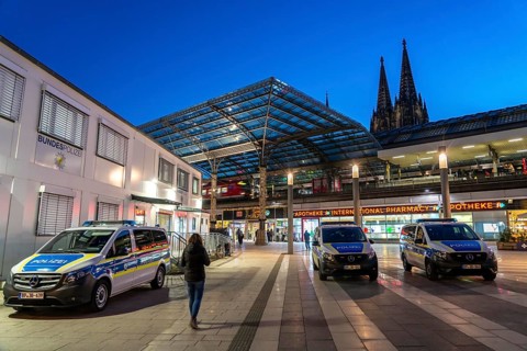 Cologne Central Station, temporary Federal Police station at Breslauer Platz, Cologne Cathedral,