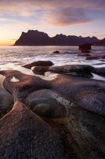 Seascape on the beach at Uttakleiv (Utakleiv), in the foreground stones and the so-called Eye of