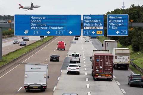 Aircraft from the airport located directly next to the motorway above the traffic on the A5