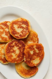 Chvishtari, corn flour tortillas with cheese, pastries, Georgian cuisine, Mchadi, homemade, top