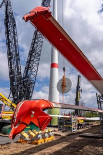 Erection of a wind turbine, wind energy plant, assembly of the ring generator, with a crawler