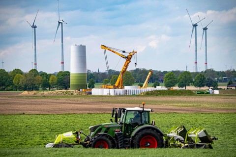 Wind turbine repowering, in the Issum-Oermten wind farm, 9 wind turbines in operation for over 20