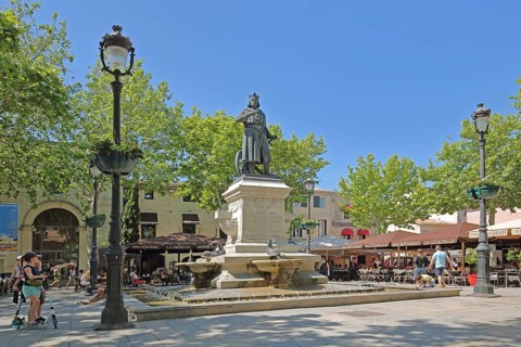 Place Saint Louis with people and statue Saint Louis, Louis the Saint, Louis IX, French, French,