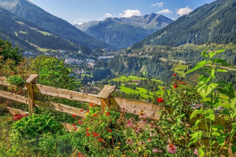 Panorama of valley and village with Radhausberg 2613m from the Gasteiner Höhenweg, Bad Gastein,