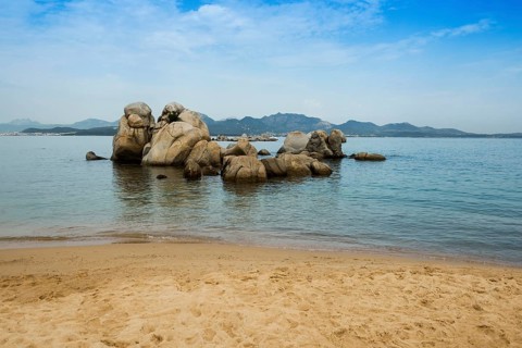 Lonely beach with granite rocks, sunrise, Spiaggia Poltu Manzu, Capo Ceraso, near Olbia, Sardinia,