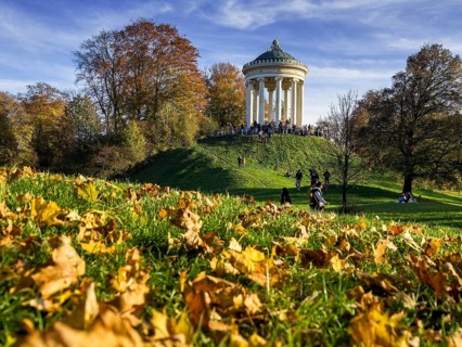 Autumn atmosphere in the English Garden, Monopteros, Munich, Bavaria, Germany, Europe