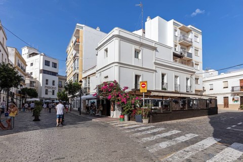 Living in a sunny town with white buildings and few people on the street, Tarifa