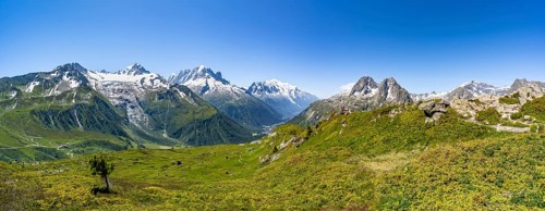 Mountain panorama with glaciated peaks, Aiguille du Midi and Mont Blanc, Aiguille de Mesure and