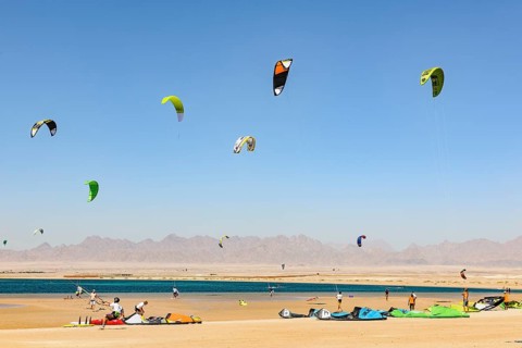 Sailing kitesurfers kite surfers kite surfers on the sea, many kite sails in the blue sky without