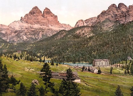 Lake Misurina, Lago di Misurina is a lake in the Dolomites in the province of Belluno in Veneto and