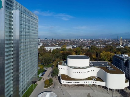 Gustaf-Gründgens-Platz mit Schauspielhaus, Dreischeibenhaus, Drohnenaufnahme, Düsseldorf, NRW,