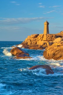 Lighthouse, Phare de Mean Ruz or Phare de Ploumanach, in the foreground rocky coastal landscape,