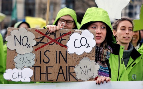 Fridays for Future demonstration at the Federal Ministry of Transport for compliance with climate