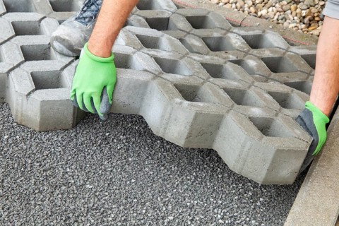 Paving work: Laying of grass pavers