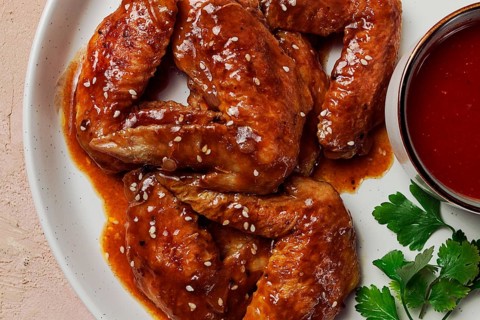 Chicken wings, with barbecue sauce, with tomato sauce, fast food, no people
