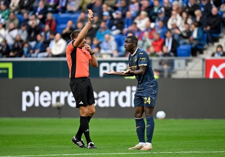 Referee Tobias Reichel shows Stanley Nsoki TSG 1899 Hoffenheim (34) red card red sending off,