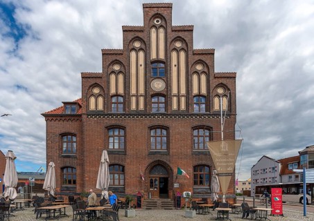 Former, historic customs house built around 1890, now a residential building and restaurant, Am