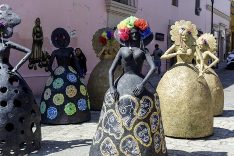 Oaxaca, Mexico, Sculptures of women on pedestrian street, Central America