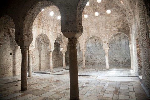 Banos Arabes, historic Arabic Baths, eleventh century Moorish public baths, Carrera del Darro,