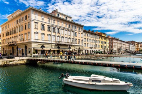 Commercial and residential houses of old families on the Grand Canal in the heart of Borgo