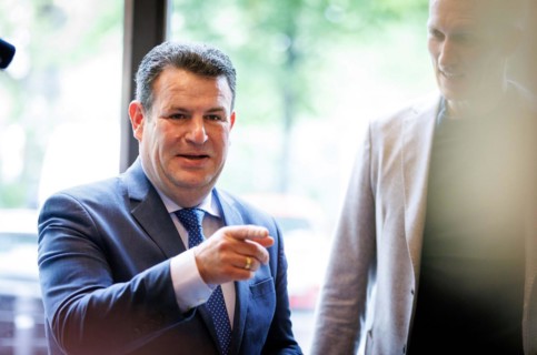Hubertus Heil (SPD), Federal Minister of Labour and Social Affairs, visits the hairdressing salon