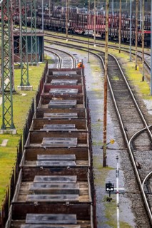 Goods train with steel slabs at the Mülheim-Styrum marshalling yard, on the railway line between