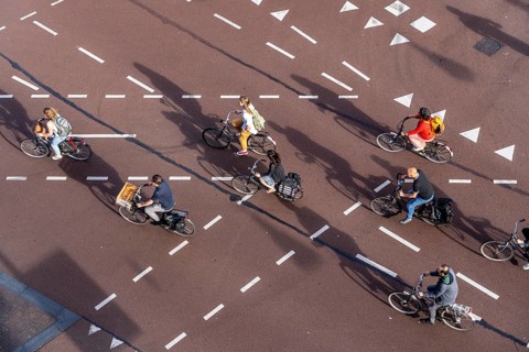 Crossing at Lange Viestraat, markings for cars and bicycles, green phase only for cyclists to be