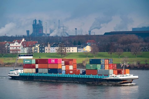 The river Rhine near Duisburg, houses on the Rhine dyke, Laar district, Thyssenkrupp Steel