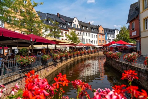 The town of Saarburg, on the Saar, at the market, gastronomy on the Leuk stream, flows into the