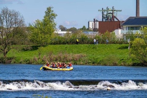 Inflatable boat, rafting at the Ruhr weir near Hattingen, section of the Ruhr Valley cycle path