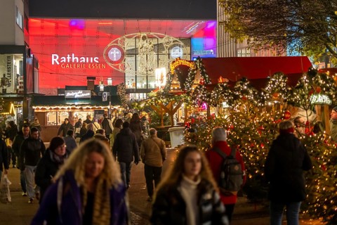 Pre-Christmas season, Christmas market in the city centre of Essen, Porschekanzel, Rathaus Galerie