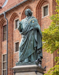 Nicolaus Copernicus Monument, Statue of Kopernik at Old Market Square, Rynek Staromiejski, Torun,