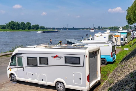 Motorhome parking space on the banks of the Rhine, Düsseldorf am Rhein, Motorhome parking space on
