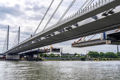 Demolition of the old A40 Rhine bridge Neuenkamp, next to it the first part of the new motorway