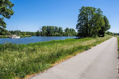 Havel cycle route, route between city Brandenburg and village Werder, river Havel, Brandenburg,
