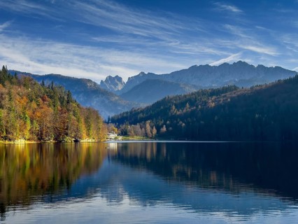 Autumn atmosphere at Hechtsee lake near Kufstein, behind Wilder Kaiser, Tyrol, Austria, Europe