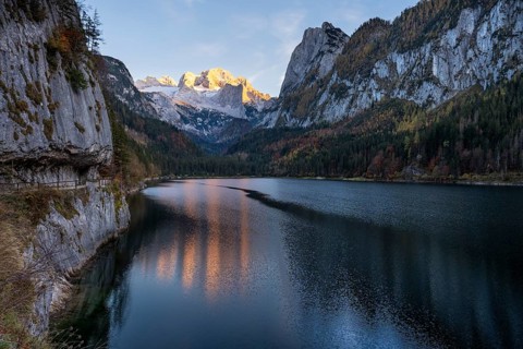 The Vordere Gosausee lake in autumn with a view of the Dachstein mountain range. The Gosaukamm on