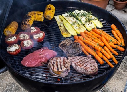 Whether vegetarian or with meat: barbecues are on trend. Vegetables such as carrots, tomatoes and