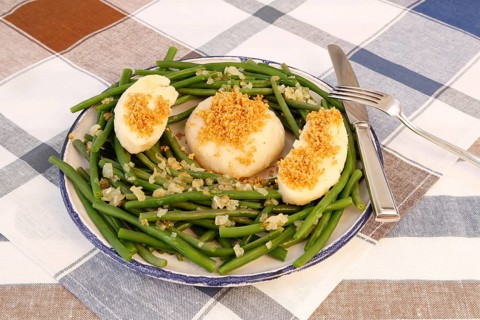Swabian cuisine, yeast dumplings with green beans, breadcrumbs, served on a plate, typical Swabian,