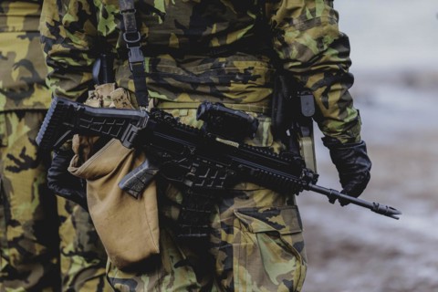 A soldier with a rifle, taken during the military exercise 'Wettiner Schwert' with German and Czech