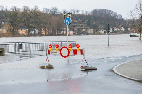Elbe floods, the Elbe cycle path and the riverside roads of Pirna are flooded, Pirna, Saxony,