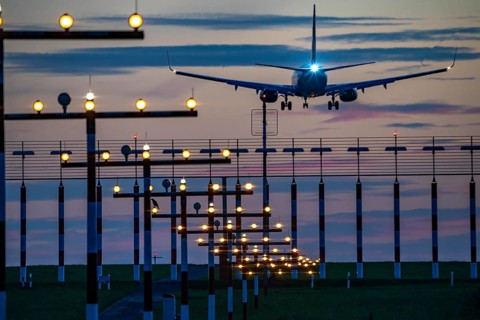 Approach to Düsseldorf International Airport, southern runway, 05R/23L, lighting, North