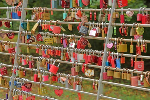 Bars with love locks, many, series, row, number, quantity, metal, symbol, heart, heart-shaped,