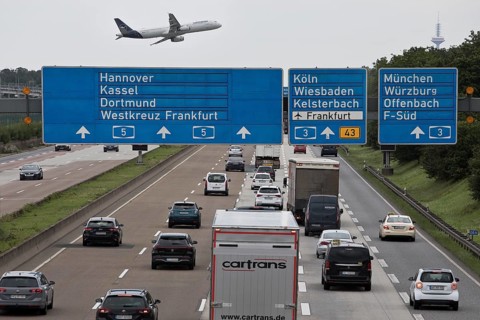 Aircraft from the airport located directly next to the motorway above the traffic on the A5